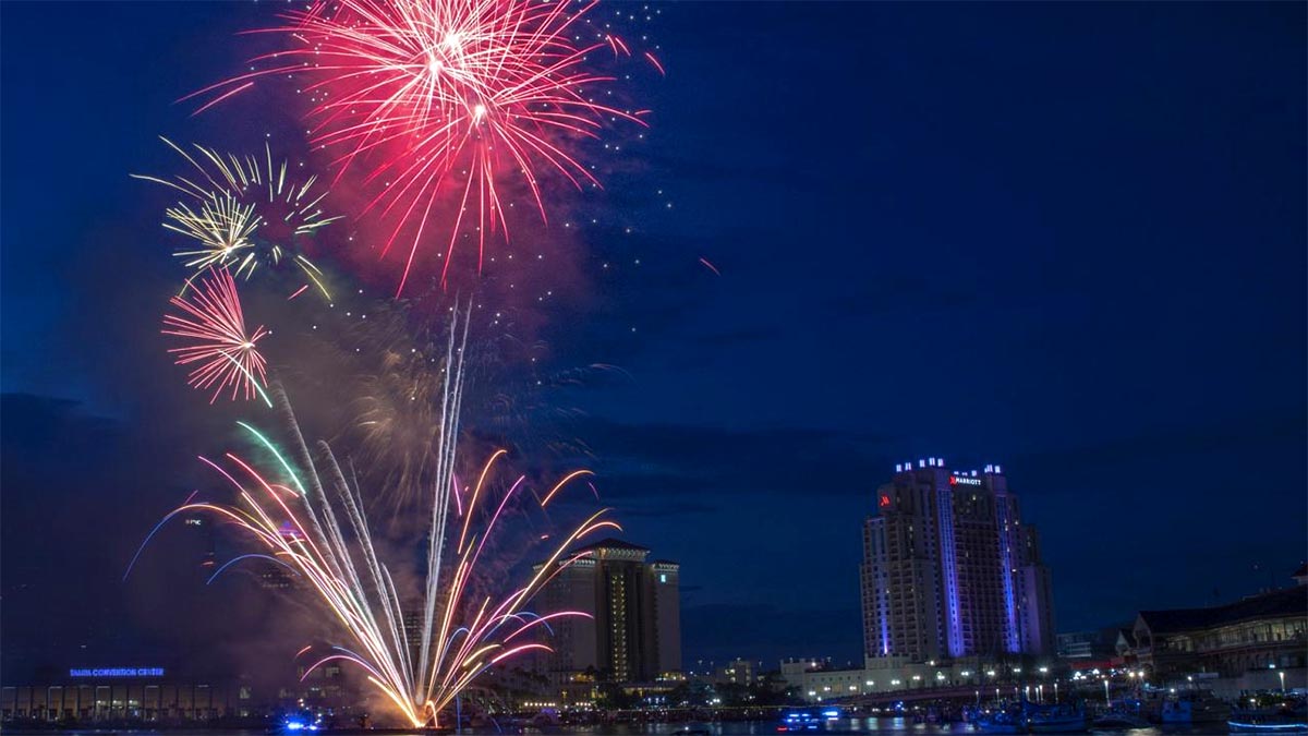 Boom By The Bay - Tampa Fireworks Show - 4th Of July, 2022